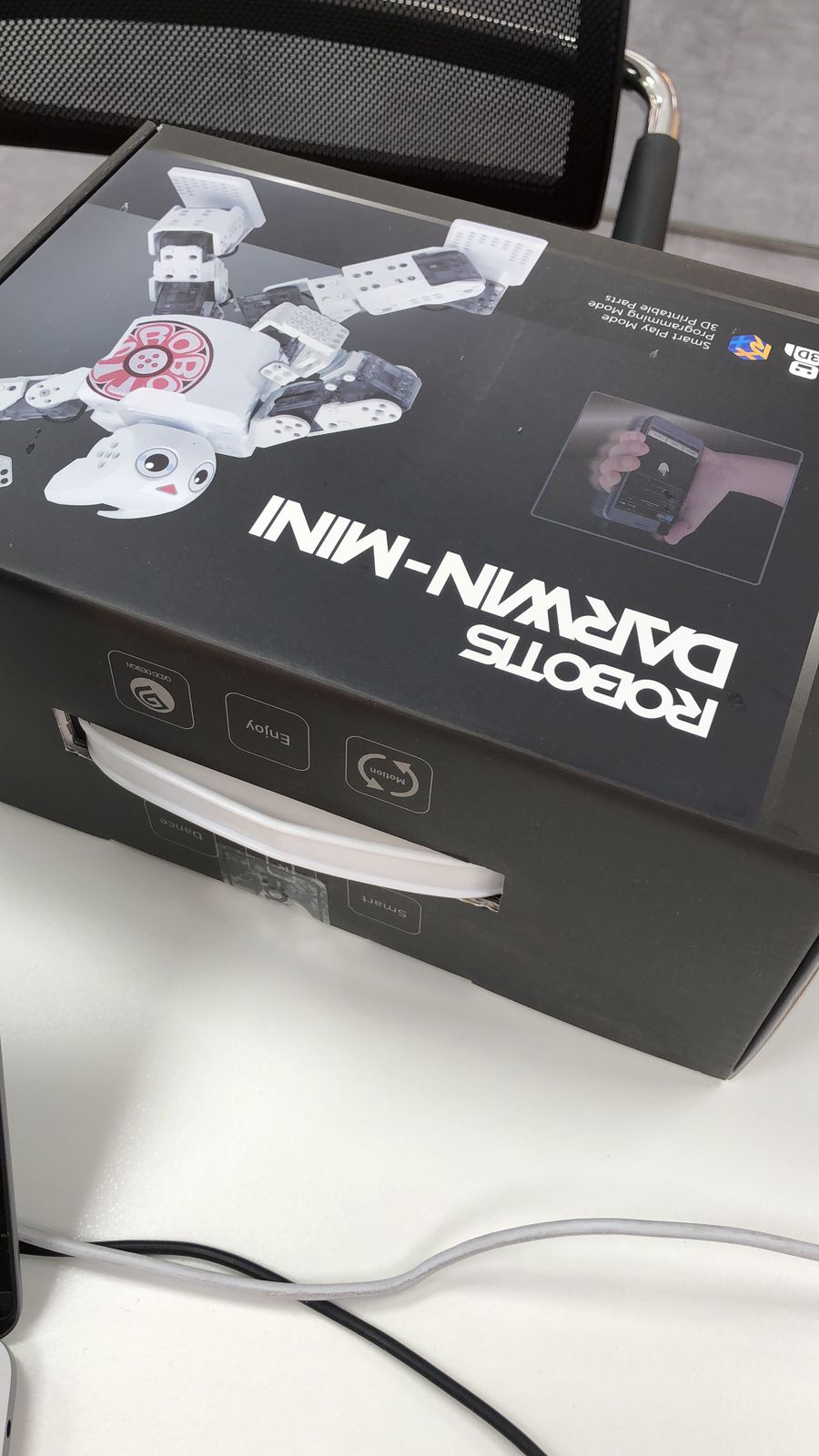 The Robotis Darwin Mini robot box