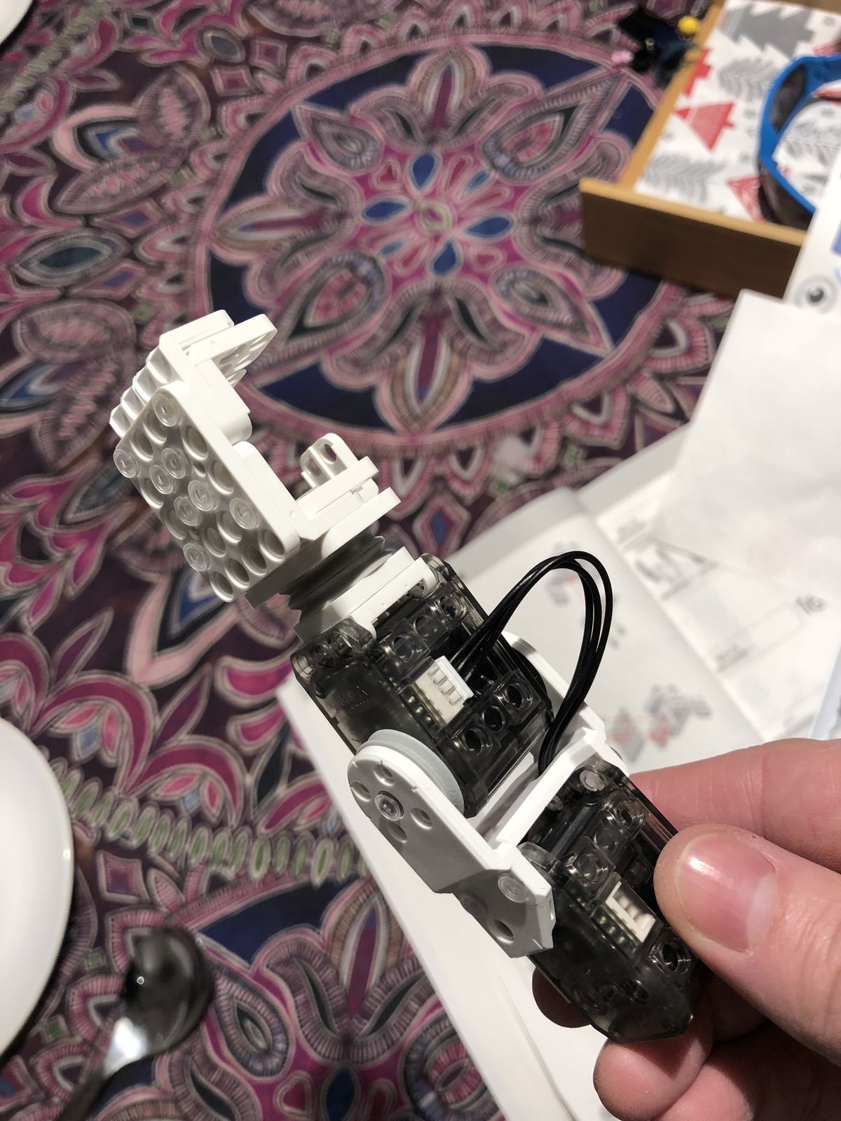 The first arm built with the kit servomotors